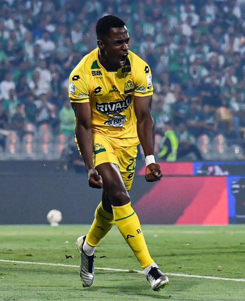 EmiroAriasBueno's tweet image. El caso de Fabry es la mayor muestra de afán protagonístico algunos. Pero en general, hay unos vendedores de humo 💨 que poco o nada contribuyen a que el club haga incorporaciones con la mayor tranquilidad posible.
💇♂️