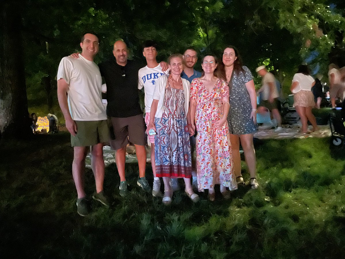 JustinLathia's tweet image. Great night at @BlossomMusicCtr with some international members of the lab celebrating 4th of July! As the son of 馃嚠馃嚦 immigrants, great to share the joy of 馃嚭馃嚫 with others - lucky to have top international talent in the lab, pushing forward the boundaries of #GBM research