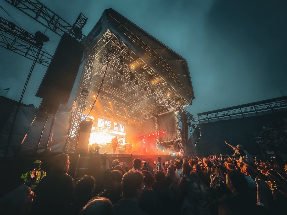 Great show last night by <a href="/KaiserChiefs/">Kaiser Chiefs</a> hoping “Edinburgh” gets released as a single! 😉