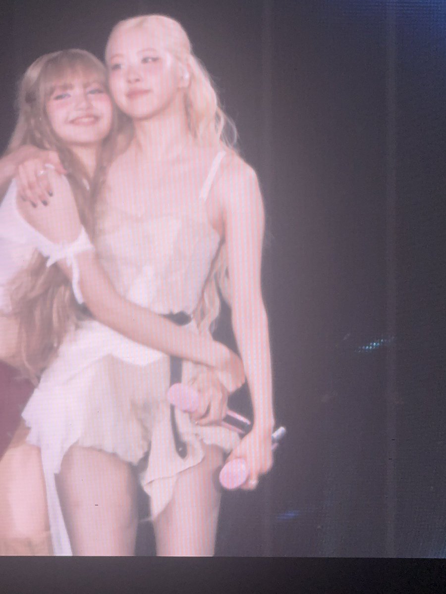 warriorosie's tweet photo. ROSÉ DEADLINE TOUR 
#ROSÉinSEOUL #ROSÉ #BLACKPINK_DEADLINE https://t.co/6xKDgPiE5z