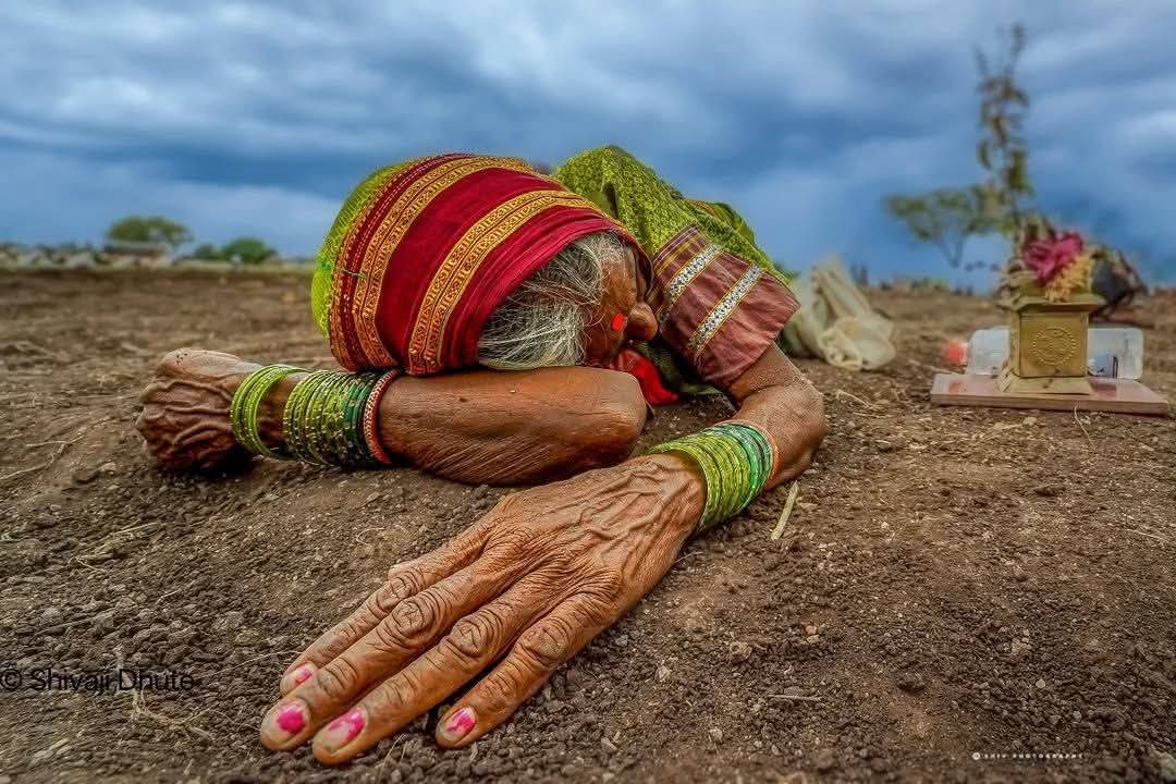 ये महाराष्ट्र है भावा...

विठ्ठलभक्ती का ये जलवा है..
ना जात..
ना धर्म...
 मानवता का ये सबसे बडा 'मेला' है... 
यही हमारा कुंभमेला है..!!!
#जगातभारी_विठ्ठलवारी