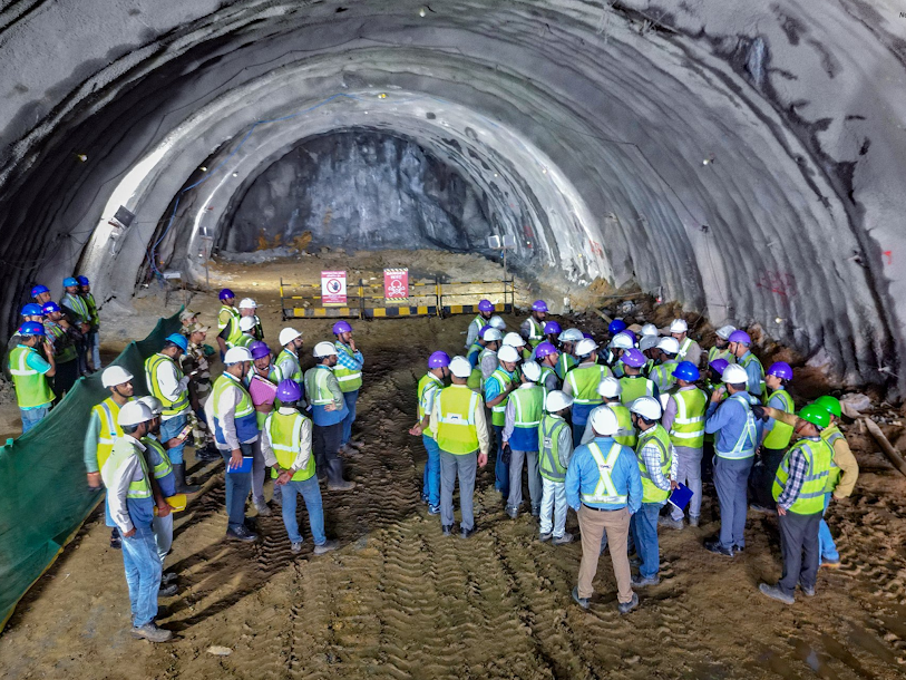 RailAnalysis's tweet photo. #BulletTrainCorridor Update: #NHSRCL MD Shri Vivek K. Gupta #reviews #castingyards and #mountaintunnel works in #Palghardistrict
Read more: https://t.co/kNbXuDJbQ1
@nhsrcl
#Bullettrain #MAHSR #Maharashtra #Inspection #Mumbaiahmedabad #HSR #Highspeedrail #Dahanu #Railanalysis https://t.co/GOP7MM03aW
