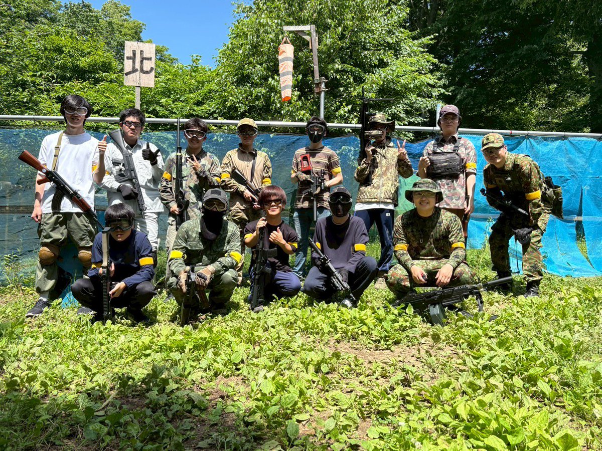MIT_Airsoft's tweet image. 本日はBRFさんで遊んできました〜✨️

室工大サバゲー部だけの貸切でのびのびやりたいゲームで遊びまくりました！！！

前日の雨も相まって熱帯雨林のような暑さの中、みんな必死にフィールドを駆け回っていましたね笑

BRFオーナーにも、終日お付き合いいただきましてありがたい限りでした🙏😭