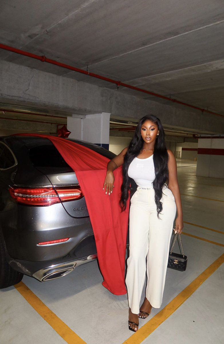 nellymbonu_'s tweet photo. My therapist told me to embrace things that bring me joy... so I bought a new car🎉❤️
What should we name her?😘🎉 https://t.co/7q0sYeIbOc