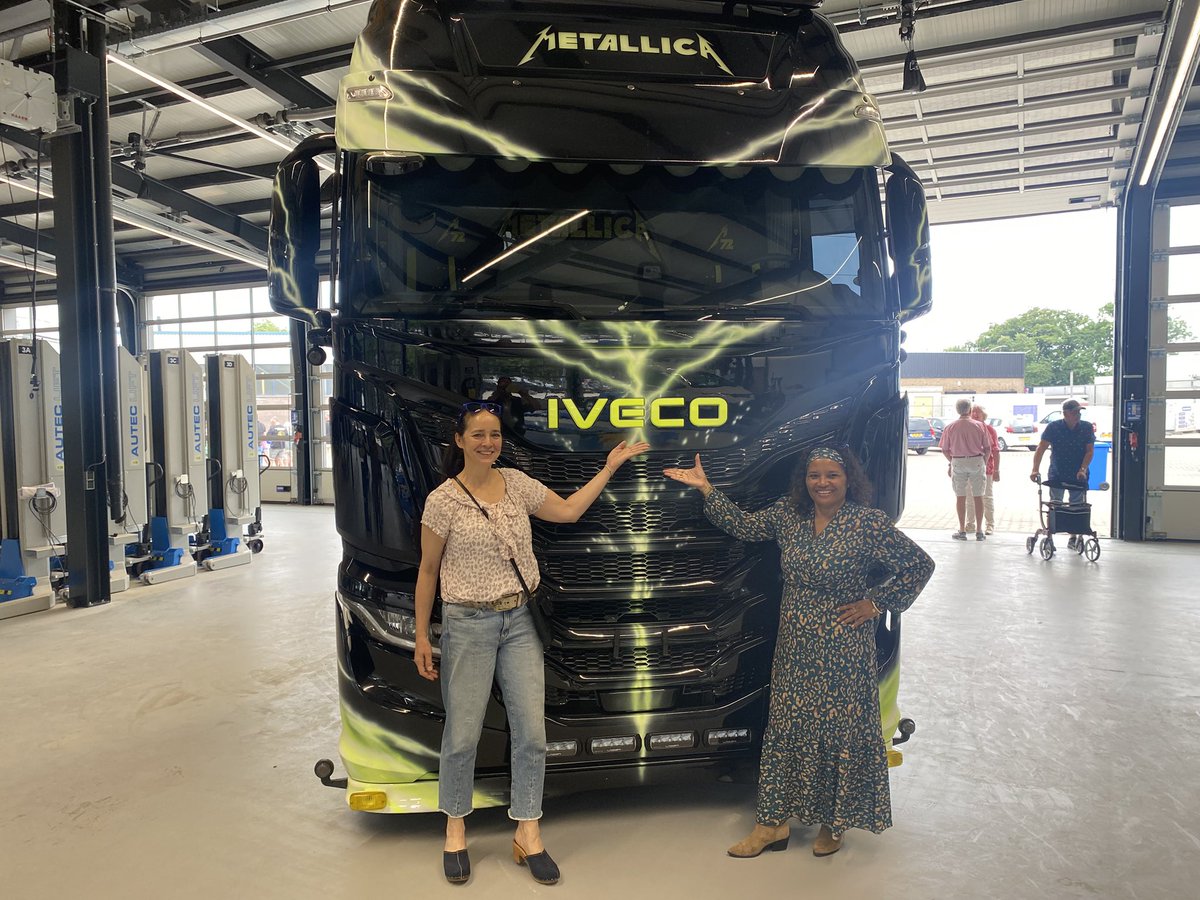 DoradeFretes's tweet photo. Opendag bij de “buren” Iveco schouten. Die hebben het mooi voor elkaar👍🤩 https://t.co/nteK7gaJtK