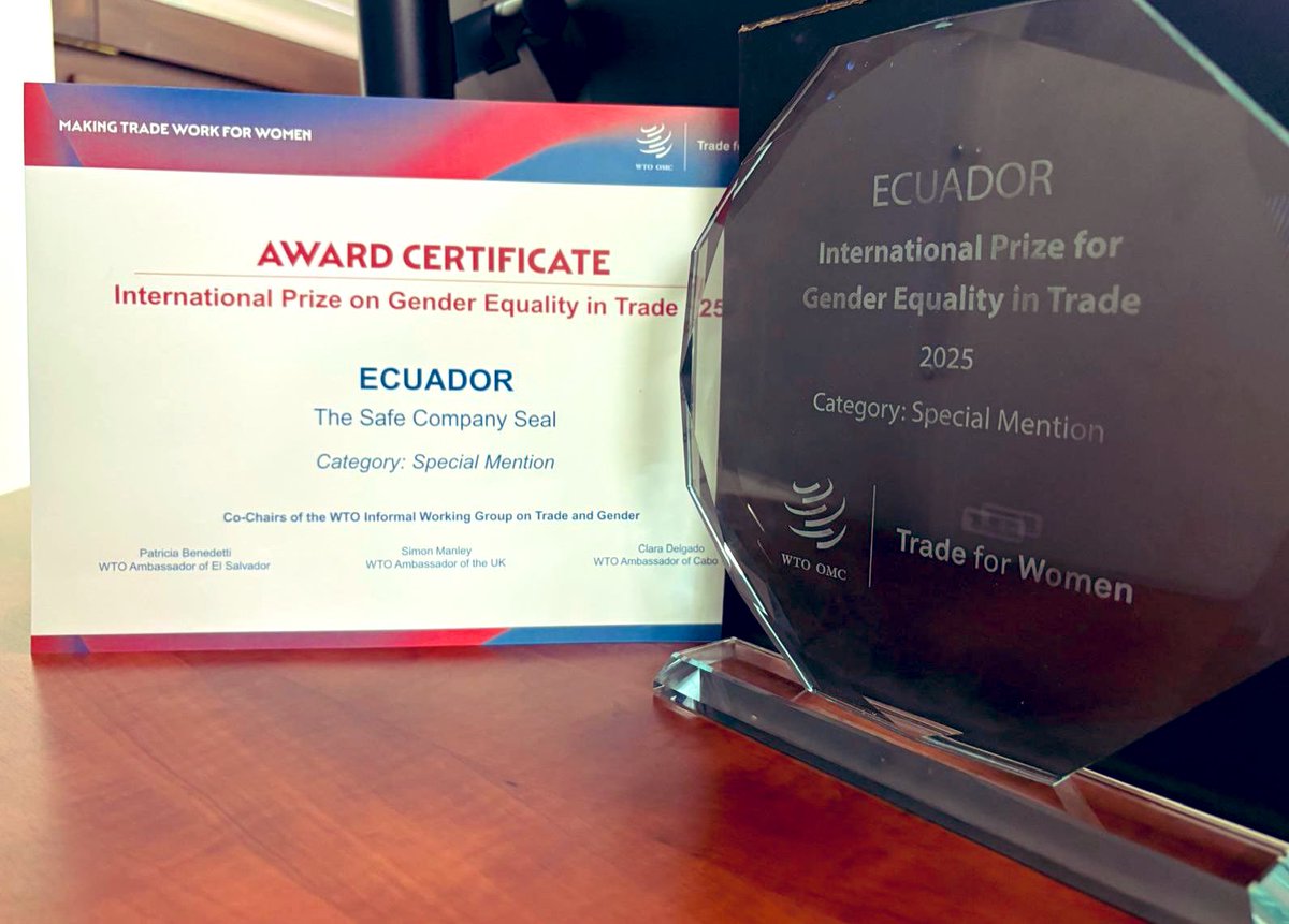 🏆¡Gran noticia para el Ecuador! 

La OMC otorgó un premio especial al Ministerio de la Mujer y DDHH por la iniciativa “Sello Empresa Segura”, que promueve entornos laborales seguros y justos para las mujeres. 🇪🇨

#GéneroYComercio #OMC #EcuadorEnGinebra
