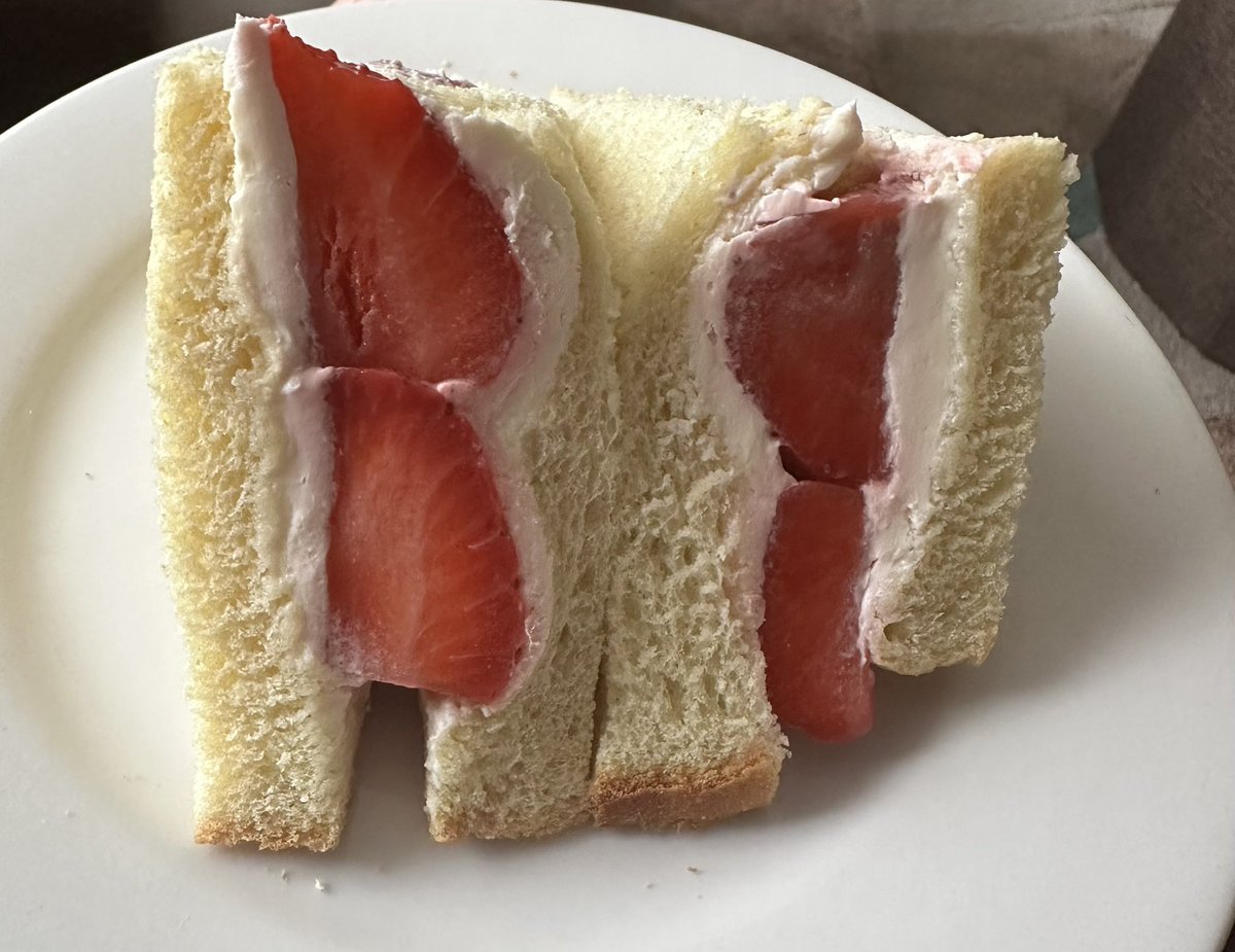 Wanted to see what all the fuss was about <a href="/marksandspencer/">M&S</a> 🤔…….. it’s sooooo good 😋😃👍