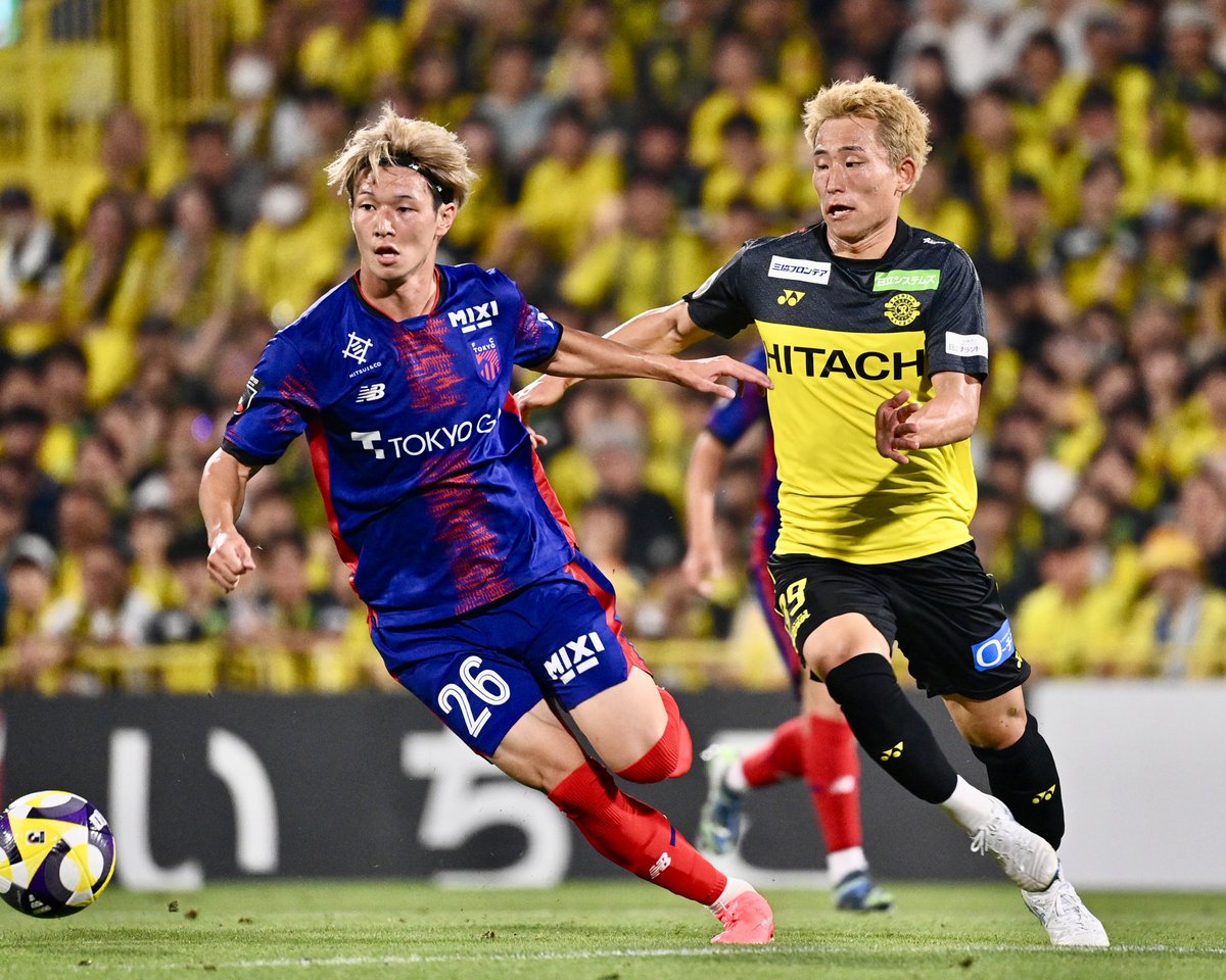 GoalJP_Official's tweet photo. 🟡 #柏レイソル が暫定首位に！⚫️

前半から一進一退の攻防が続いた #FC東京 との一戦を、日本代表に初選出された #久保藤次郎 の決勝ゴールで制す！柏は連勝、FC東京は連勝が2でストップ。

現在、川崎フロンターレと試合中の鹿島アントラーズの結果次第では柏は単独首位に浮上する。

柏 1-0 FC東京 https://t.co/YPUICVFfZ0