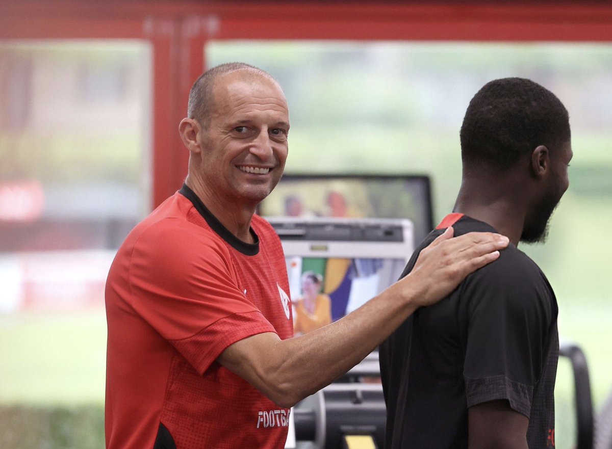 Allegri with Yunus Musah at Milanello. 🇺🇸