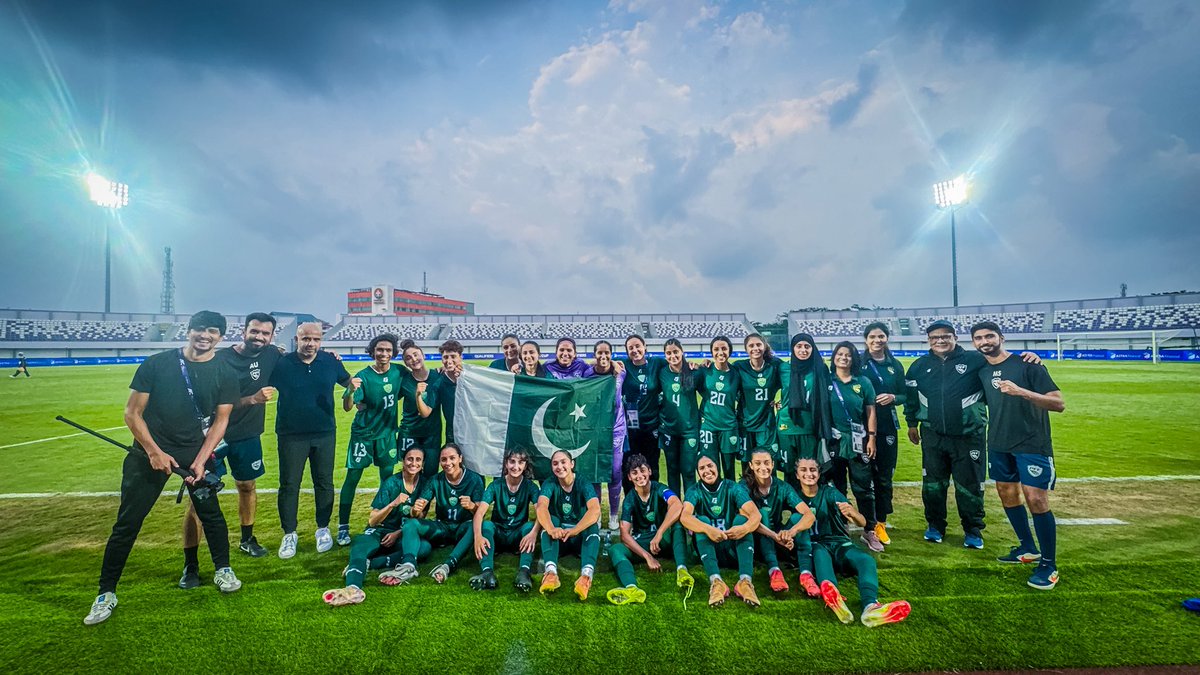 TheRealPFF's tweet image. History made — together. 🇵🇰💚
For the first time ever,Pakistan competed in the AFC Women’s Asian Cup Qualifiers and finished with 2 brilliant wins! After a tough start vs Chinese Taipei,the team beat Indonesia 2-0 and Kyrgyzstan 2-1
To every fan who believed this one’s for you.