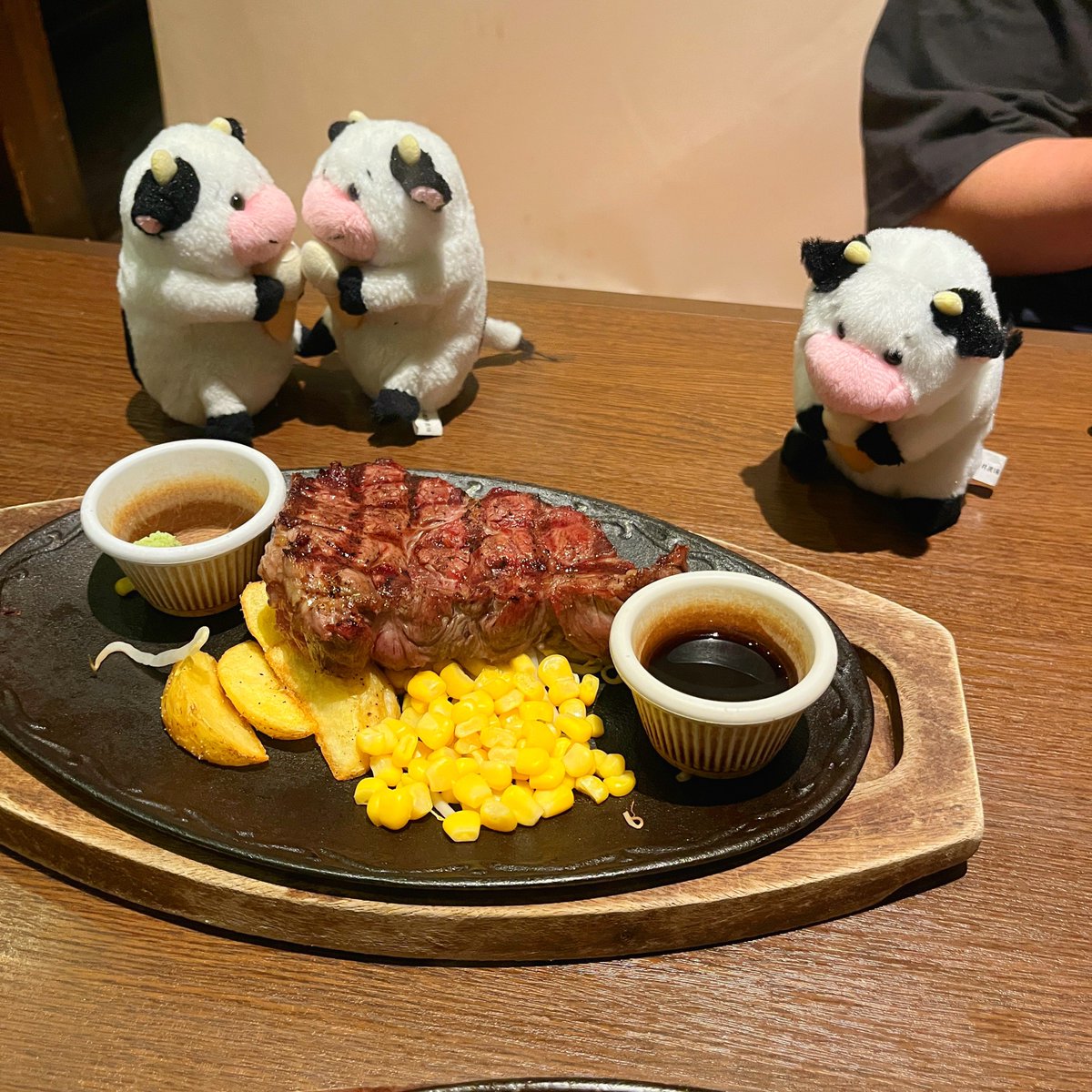 softushi3s's tweet photo. 🐮🐮ｱﾚ…ﾅﾝｶﾐﾀｺﾄｱﾙ…
🐮ｺﾚﾅﾝﾀﾞｳｼ⁇ https://t.co/JZ36ePsIih
