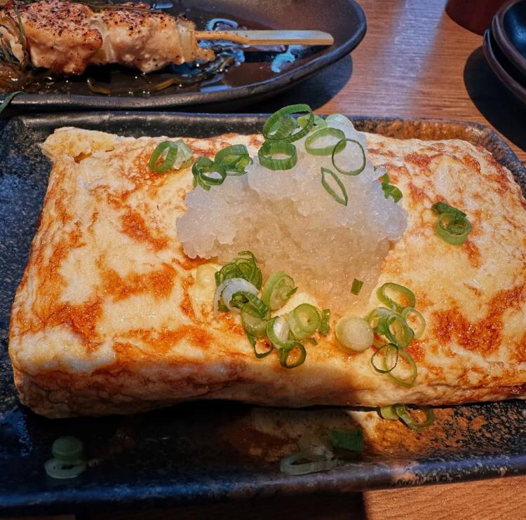 最近体重が増えてきたことに気づきましたが、それでもおいしい食べ物の誘惑に抵抗できません😂