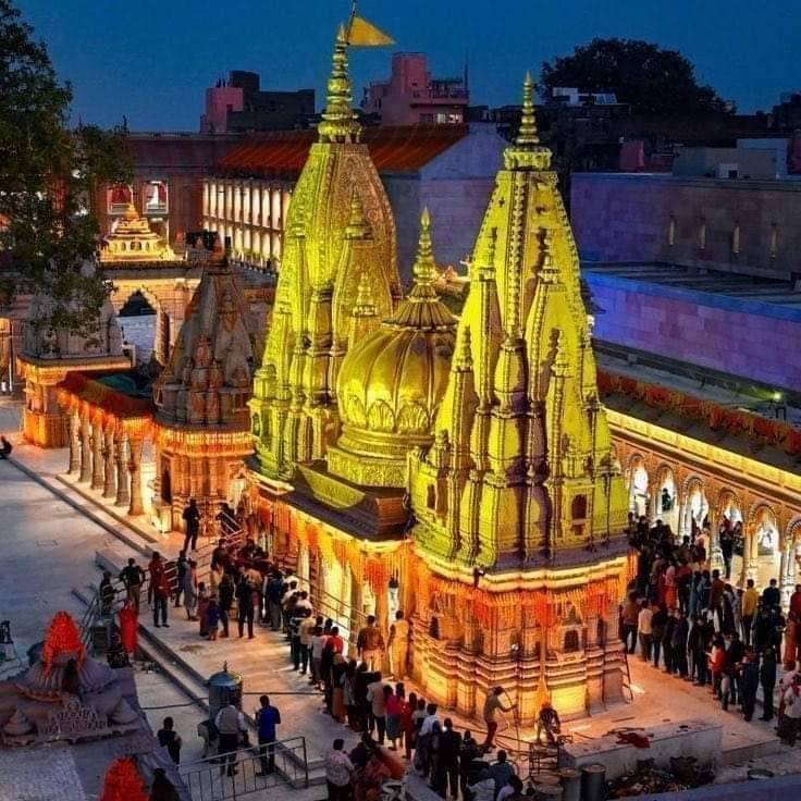 सीधे-सीधे दो अक्षर भी क्या खेल दिखाते हैं 
 जब  मुख से "हर-हर" निकलता है 
 तो बस महादेव ही नजर आते हैं
#काशी_विश्वनाथ
#हर_हर_महादेव__ॐ 🚩🙏