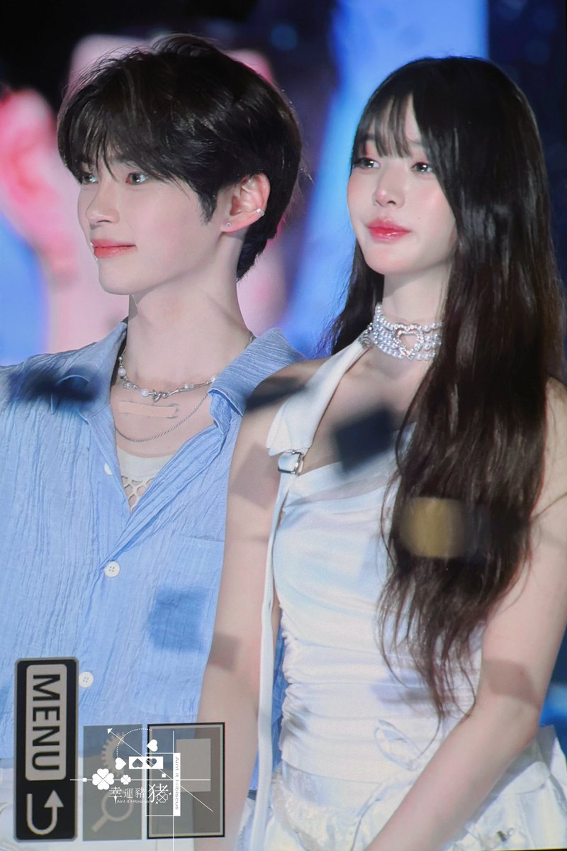 _aintithibiscus's tweet photo. 250705 음악중심

#ZEROBASEONE #ZB1 #제로베이스원 #성한빈 #SUNGHANBIN #ソンハンビン #成韩彬 https://t.co/U9kxriIThm