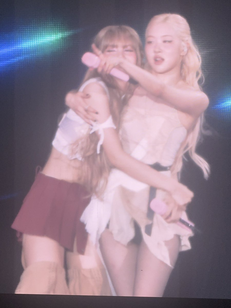 roseprotectrr's tweet photo. Oh ❤️‍🔥❤️‍🔥❤️‍🔥
ROSÉ DEADLINE TOUR
#ROSÉinSEOUL #로제 #ROSÉ 
#BLACKPINK_DEADLINE https://t.co/79ryLRekq5