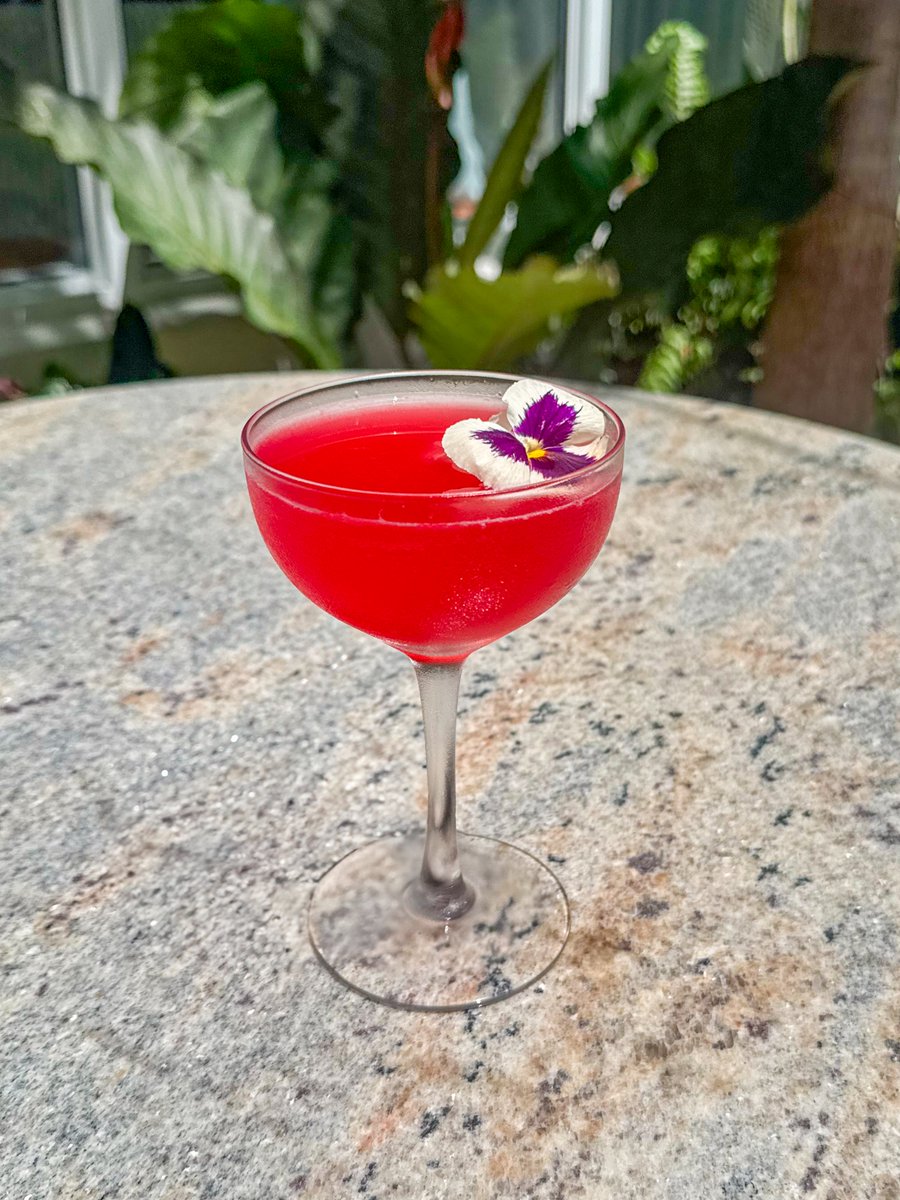 Feeling foggy in the Miami heat? Sip this: A dash of salt—whether in your Gatorade or on a cocktail rim—can work wonders. From hibiscus margaritas to chipotle honey mezcal sours, these Miami spots are serving summer in a glass.

biscaynetimes.com/dish-drink/lib…
#MiamiEats #CocktailCulture
