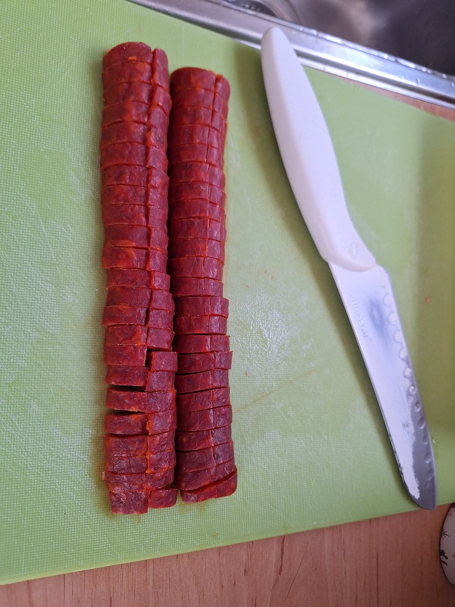 ProsteSar's tweet image. Když chirurg nakrájí klobásu do zelňačky 🔪
#precisely #surgicalincision