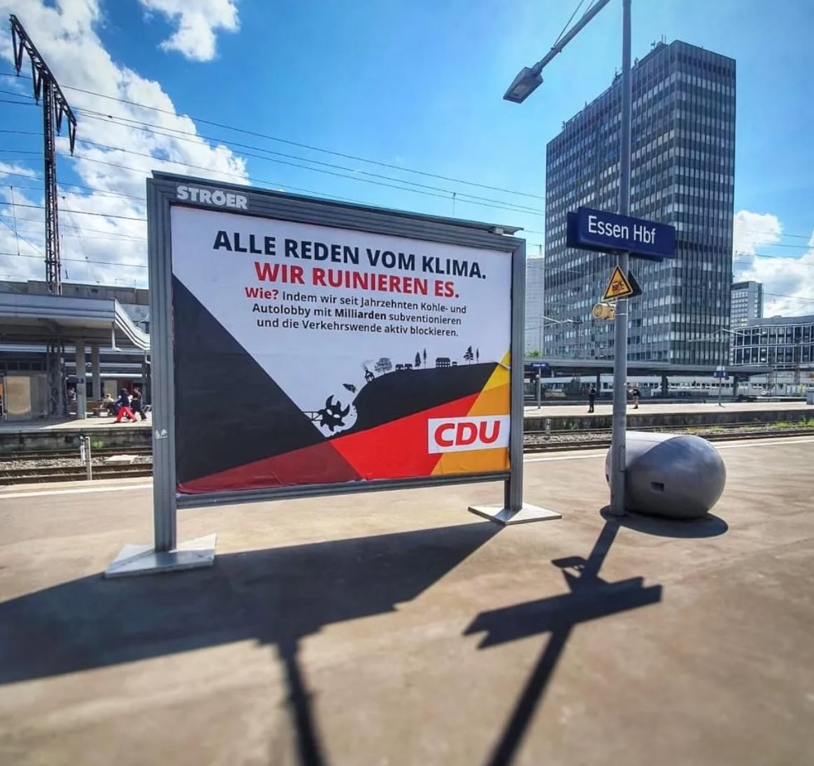 0_7_user's tweet image. Essen hbf stabil 😂👏🏻