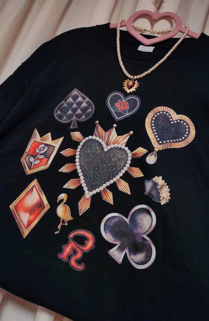 haaaaaaaannn's tweet image. 夢リドルくんのコートに着いてたワッペンデザインのTシャツ作ったので来週のイベントで着ていくつもりだったけど生地ミスってむちゃくちゃ熱いわコレ
生か死かって感じです
