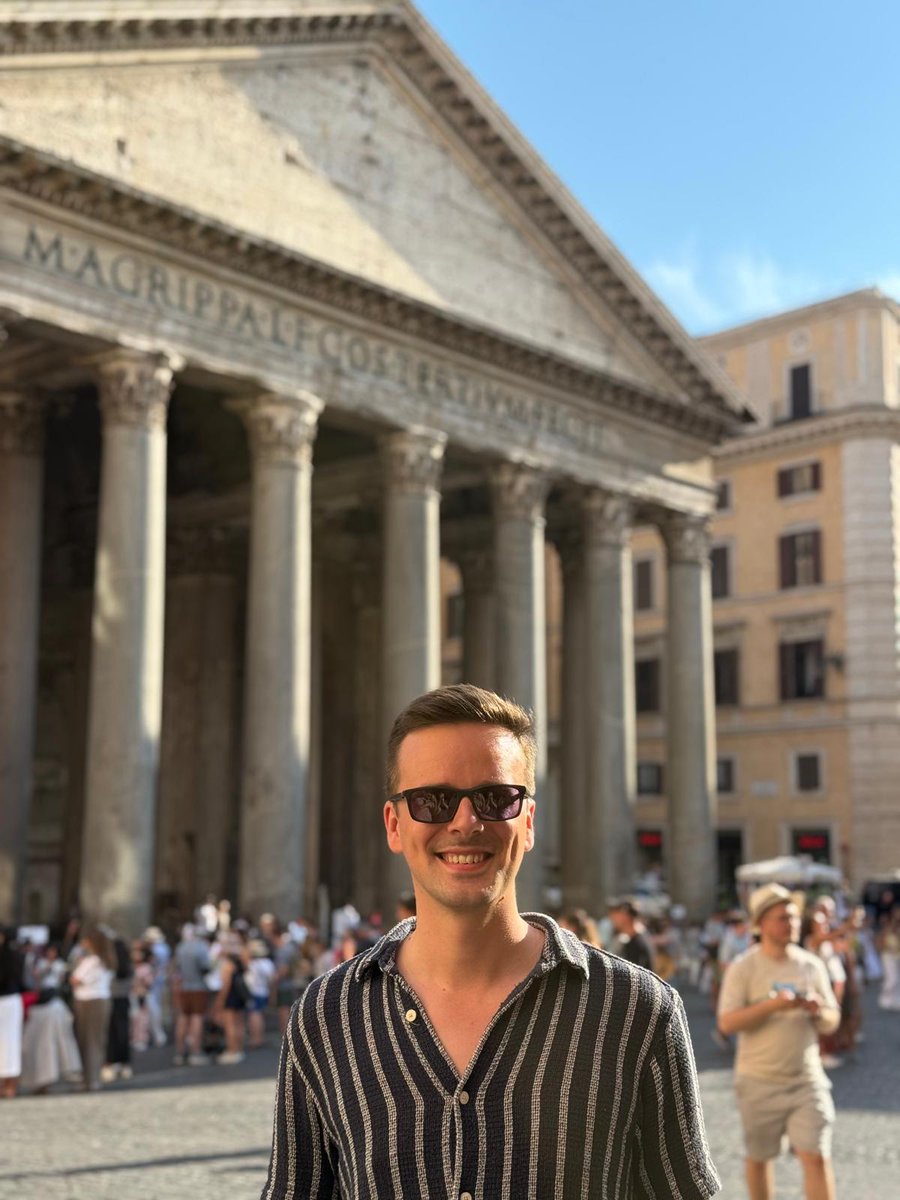 Born to drink cocktails in Italian piazzas, forced by fate to work a 9-5 😫