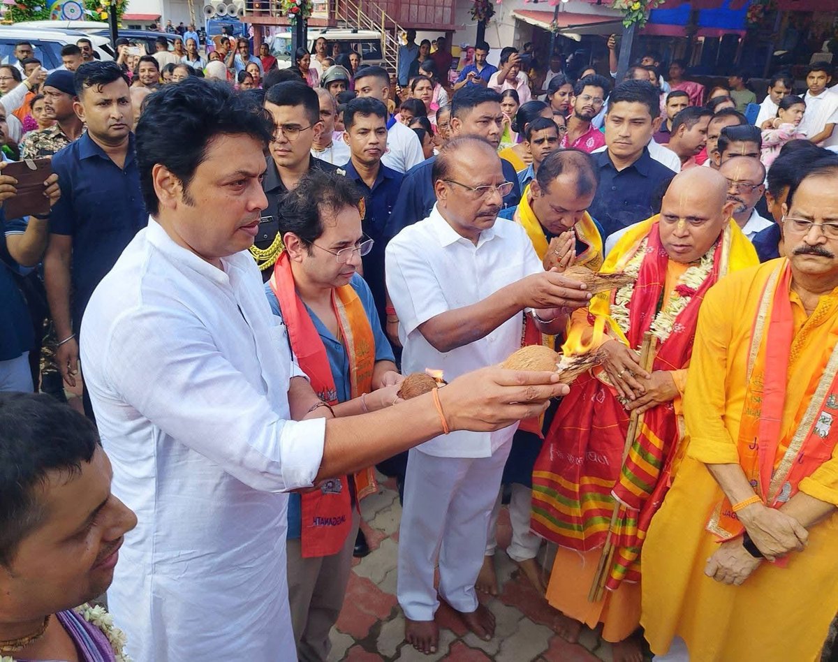 BjpBiplab's tweet photo. इस्कॉन अगरतला द्वारा आयोजित उल्टो रथ यात्रा में उपस्थित होकर सभी के कल्याण के लिए प्रार्थना करता हूँ। https://t.co/SKzkW0V2Qy