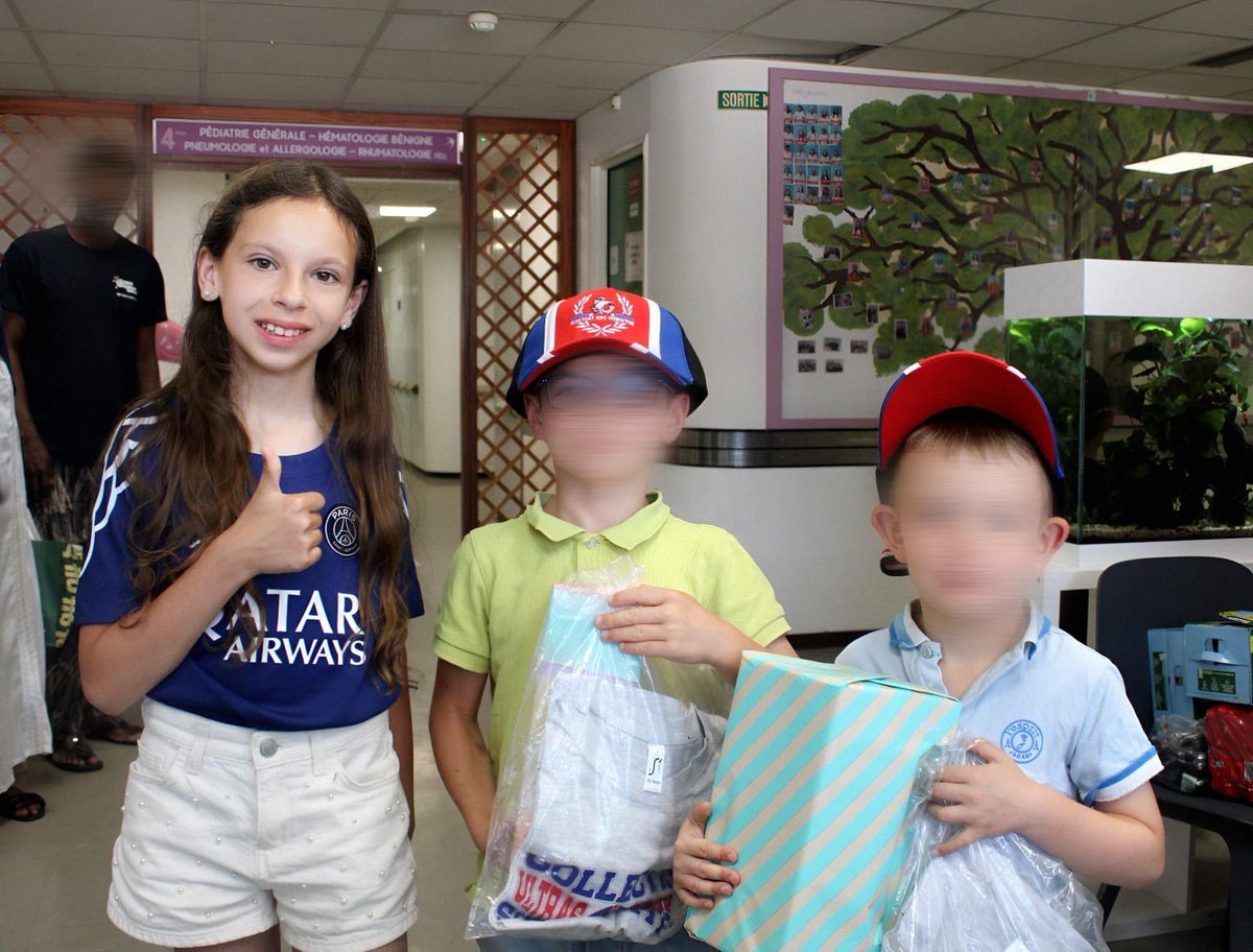 CupSolidarite's tweet image. Un sourire pour Polo par @1SourireCamille et le cup solidarité.
Distribution de sourires aux petits patient du service pédiatrique général du KB.
Goodies PSG et goûte partagé ensemble.
Merci Camille pour le partage de ta force et de ton envie de faire plaisir.
Merci à tous