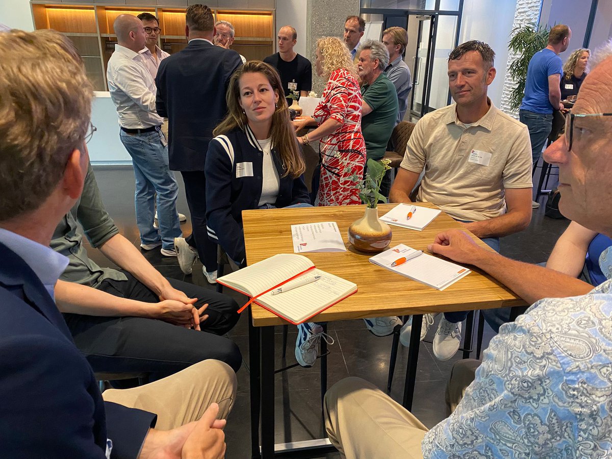 Vandaag organiseerden we op het Provinciehuis onze Raadsledendag. VVD’ers uit verschillende gemeenten en waterschappen kwamen bij ons op bezoek. We voerden mooie gesprekken samen over hoe we elkaar kunnen versterken. Wij kijken terug op een geslaagde dag! 💙🧡