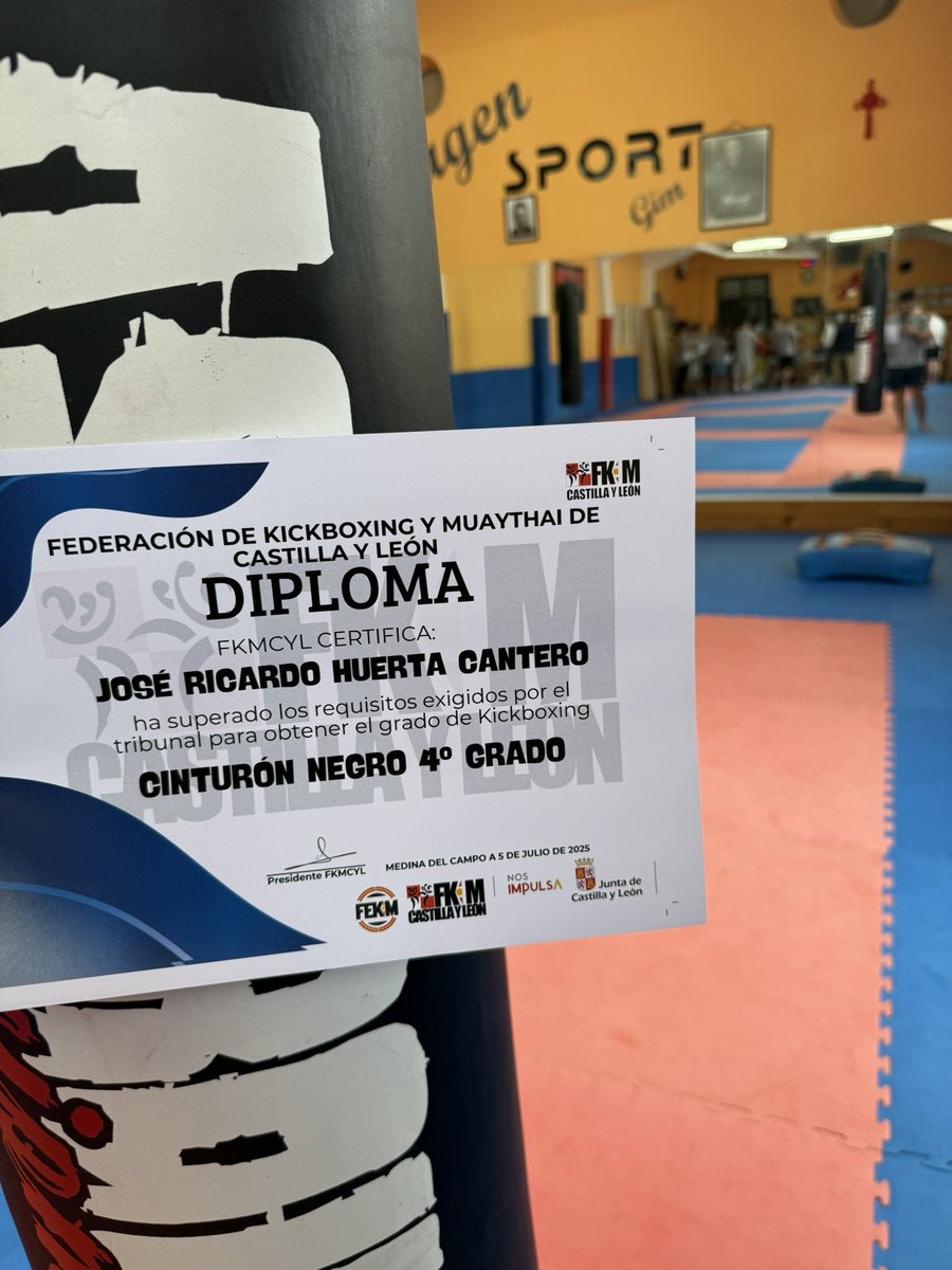 De buena mañana 🥊 
Examen de Cinturón Negro 4º Grado ✅