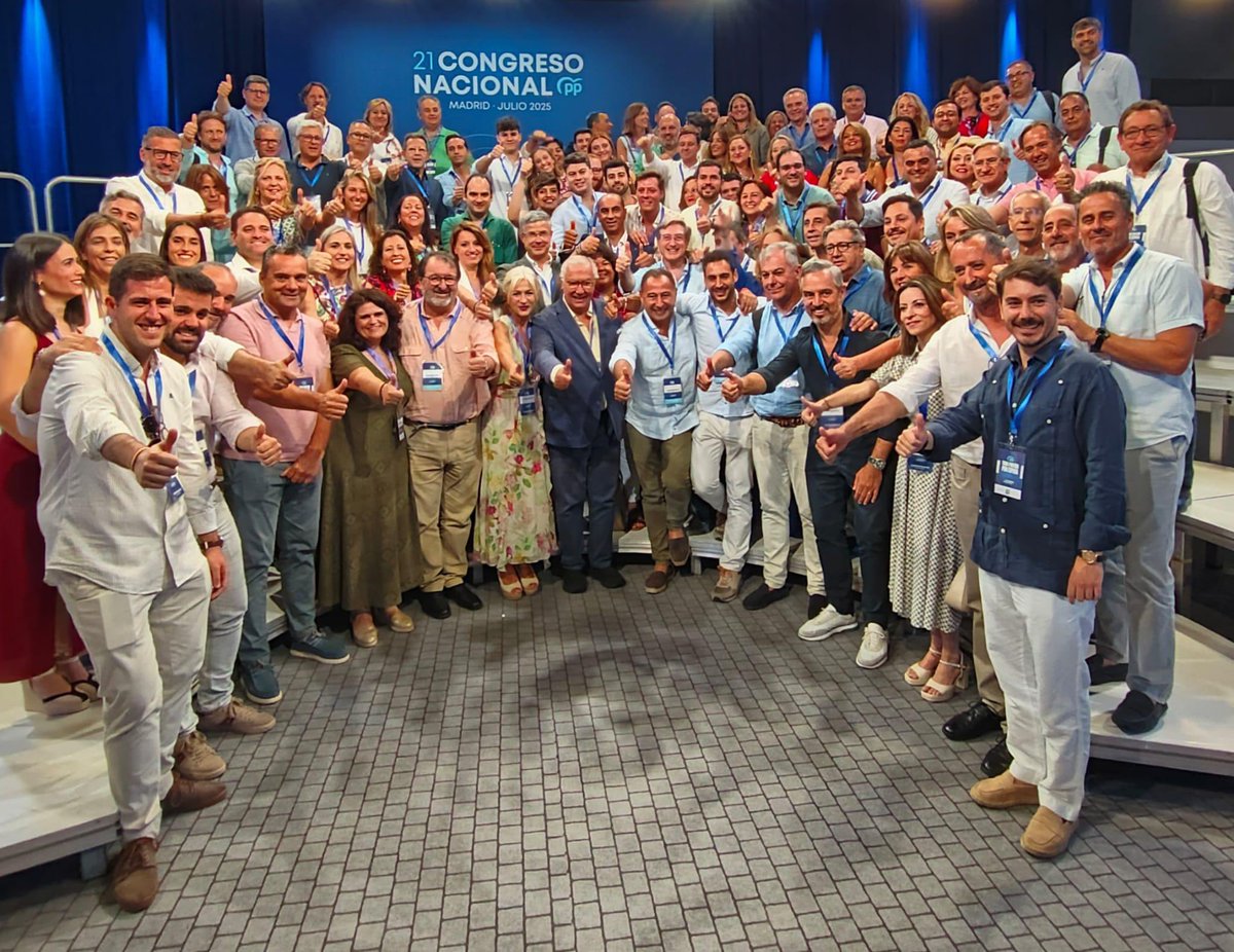 Ricardo Sánchez (@ricardos2019) on Twitter photo En el #21CongresoNacionalPP, el <a href="/PPdeSevilla/">PP de Sevilla</a> firmemente unido en torno al ilusionante proyecto para nuestro gran país liderado por <a href="/NunezFeijoo/">Alberto Núñez Feijóo</a>
Gracias a todos ellos por su labor para hacer aún más fuerte el proyecto del <a href="/ppopular/">Partido Popular</a> en nuestra provincia.
#TomaPartidoPorEspaña 🇪🇸 En el #21CongresoNacionalPP, el <a href="/PPdeSevilla/">PP de Sevilla</a> firmemente unido en torno al ilusionante proyecto para nuestro gran país liderado por <a href="/NunezFeijoo/">Alberto Núñez Feijóo</a>
Gracias a todos ellos por su labor para hacer aún más fuerte el proyecto del <a href="/ppopular/">Partido Popular</a> en nuestra provincia.
#TomaPartidoPorEspaña 🇪🇸