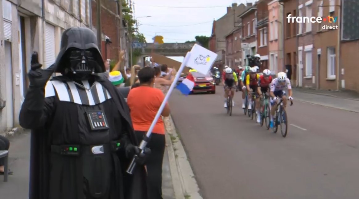 May the force be with all riders 🛸

Que la force soit avec tous les coureurs ✋

#TDF2025