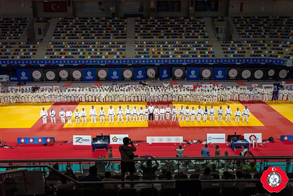 Yıldızlar Avrupa Kupası

Kulüp Başkanımız Sayın Cengiz Eroğlu ve Yönetim kurulu üyemiz Sayın Hidayet Eryılmaz ile açılış törenine katıldık. Türkiye Judo Federasyonu Başkanı Sezer Huysuz’a plaketleri için teşekkür ederiz.

🎯 Uluslararası arenada sporcularımıza başarılar!