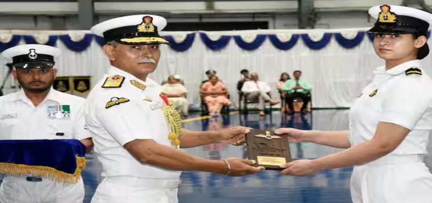 Congratulations to Sub-Lieutenant Aastha Poonia for becoming the first woman to be streamed into the fighter stream of Naval Aviation. Her remarkable achievement paves the way for more women in defense and showcases the true power of Nari Shakti. 

 #WomenEmpowerment
