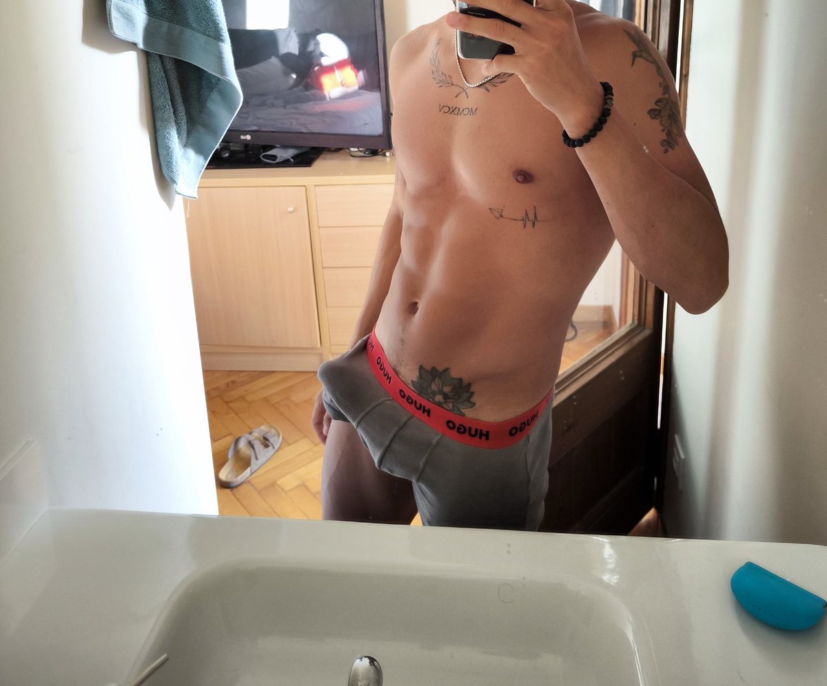 Boy Alex tweet media