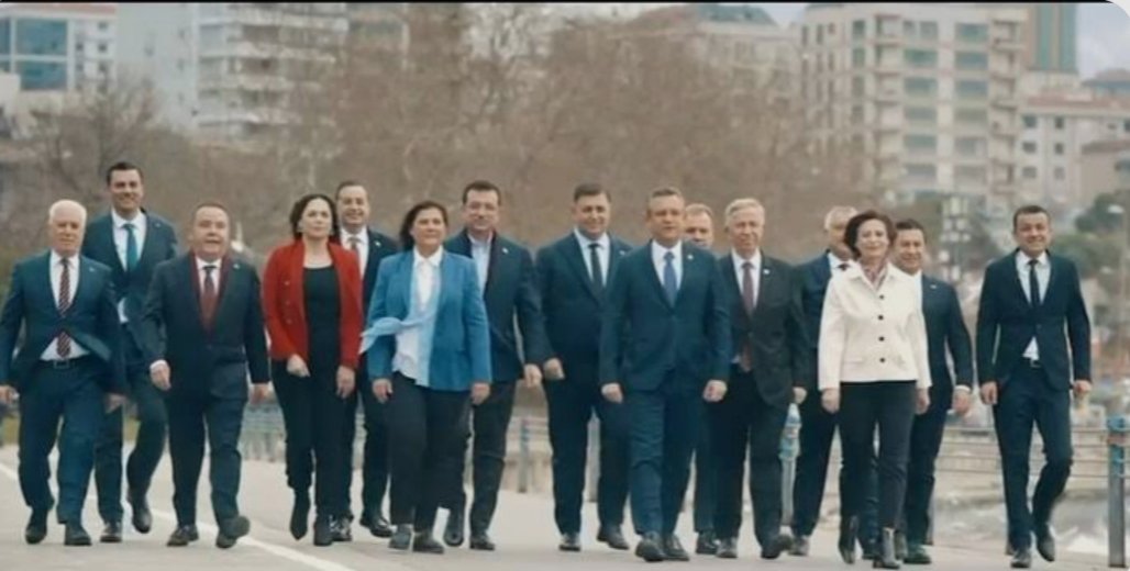 Dışarda Kaç kişi kaldı⁉️
Takipteyiz.