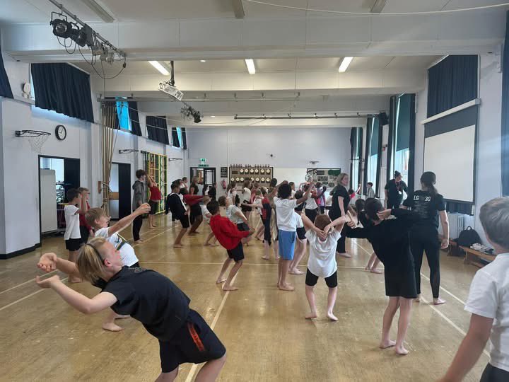 BHSP874's tweet image. A big thank you to the amazing Hall Cross GCSE Dance students for joining Year 5 this morning. We enjoyed watching some of their exam pieces and even got to learn one. Some of our year 5s have got some hidden dancing feet!💃🕺@ExceedLP @officialhallx