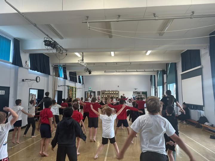 BHSP874's tweet image. A big thank you to the amazing Hall Cross GCSE Dance students for joining Year 5 this morning. We enjoyed watching some of their exam pieces and even got to learn one. Some of our year 5s have got some hidden dancing feet!💃🕺@ExceedLP @officialhallx