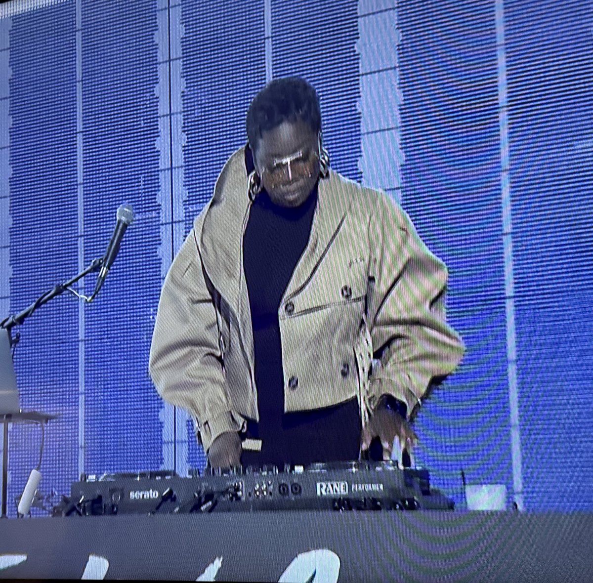 Dr. Kiki Baker Barnes ππ (@kikibakerbarnes) on Twitter photo You did your thang tonight <a href="/djariespins/">DJ Arie Spins</a> The national stage has been waiting for you ππΎππΎππΎππΎππΎππΎ #EssenceFest #EssenceFest2025 You did your thang tonight <a href="/djariespins/">DJ Arie Spins</a> The national stage has been waiting for you ππΎππΎππΎππΎππΎππΎ #EssenceFest #EssenceFest2025