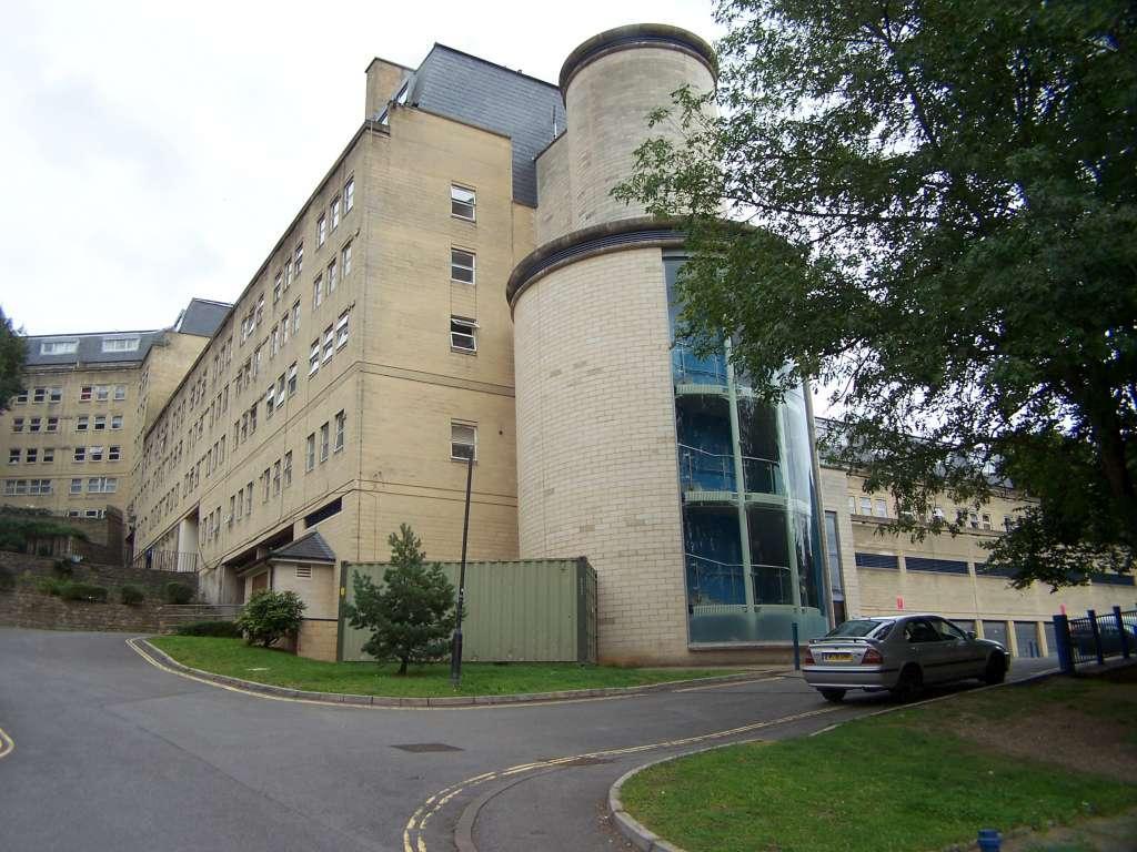 This week's Substack post looks at Bath's earliest council housing built before the First World War and its last, a controversial inner-city scheme. Contrary to its genteel image, Bath had an exceptional council housing record.
municipaldreams.substack.com/p/the-first-an…