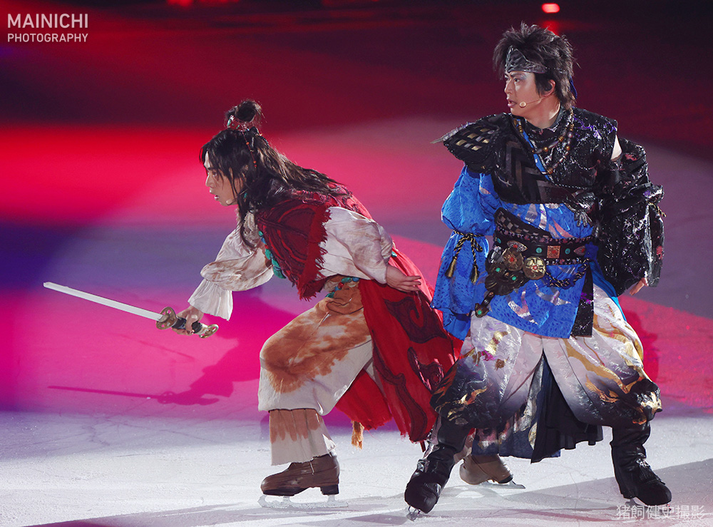 アイスショー「氷艶 hyoen 2025 ｰ鏡紋の夜叉ｰ」が、横浜アリーナで開幕