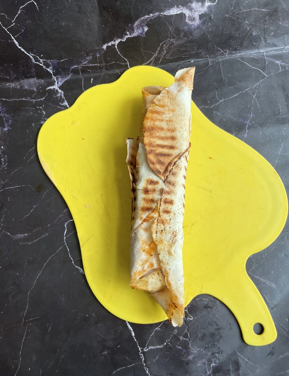 Atilolahafeezah's tweet photo. I have shawarma for sale today. 
Chicken shawarma 
Single sausage: 3,500
Double sausage: 3,700
Location: Ibadan 

Kindly Rt and patronize 🫶🏽❤️ https://t.co/Bmj11fkKRN