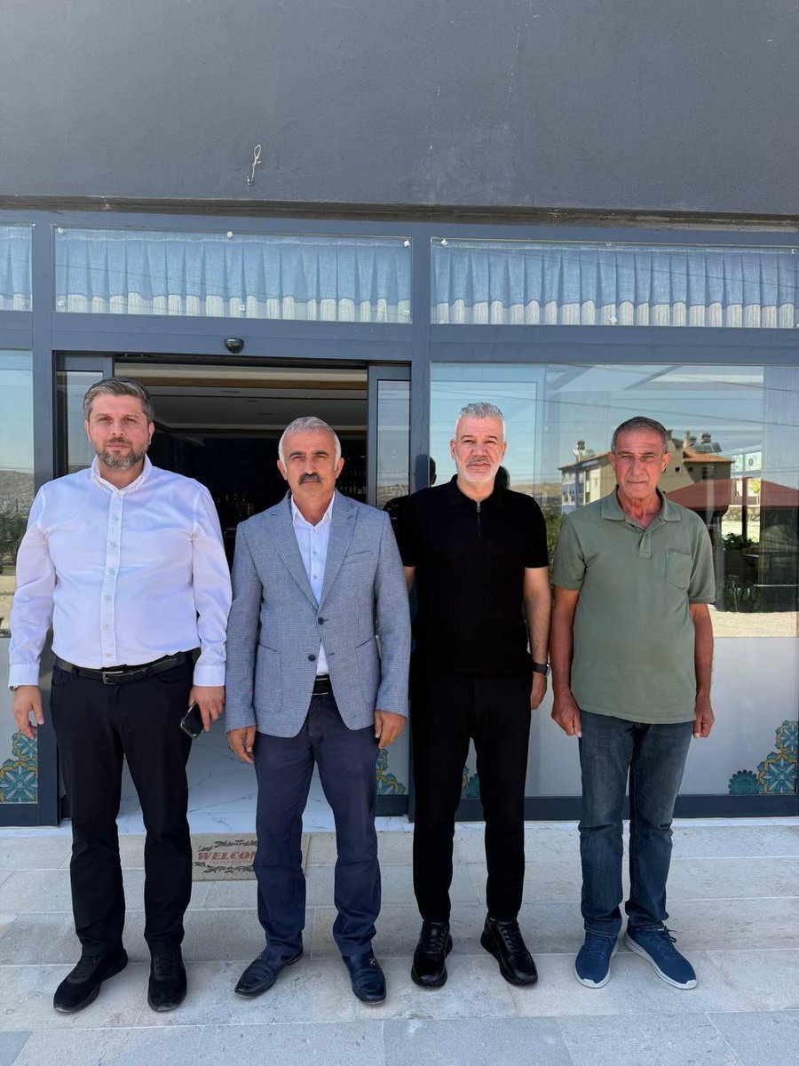 İl Başkan Yardımcımız Sayın Muhammed Başgün ile birlikte Belediye Meclis Üyemiz Sayın Rahman Kızılkaya'ya yeni iş yeri sebebiyle hayırlı olsun ziyaretinde bulunduk.

Nazik misafirperverliklerinden dolayı kıymetli meclis üyemize teşekkür ediyorum.