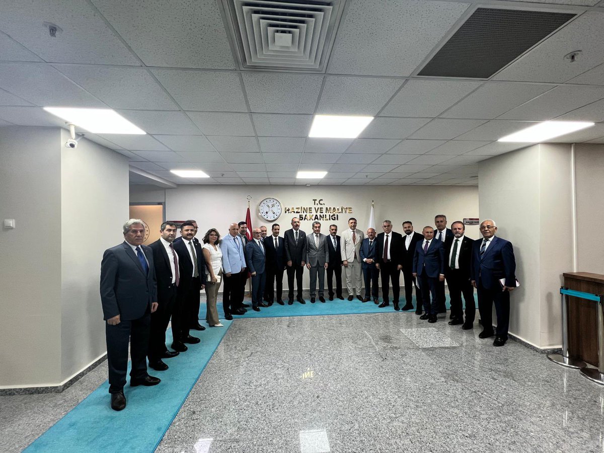 Hazine ve Maliye Bakan Yardımcımız Sayın Abdullah Erdem Cantimur’u ziyaret ederek sektörümüzde yaşanan sıkıntıları dile getirdik.
1-Mevcut tapu harçlarının yüksekliği ve acilen %1’e düşürülmesi,
2-Değer artış vergisine muafiyet getirilmesi,
3-Esnaflarımıza kesilen cezalar vs