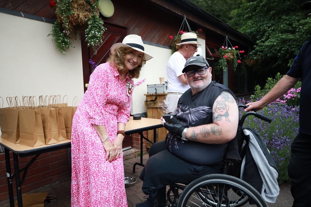 ShropLieut's tweet photo. The Albrighton Trust Moat and Gardens was awarded with #KAVS last year and held a party to thank the volunteers &amp; supporters.
Vice Lord-Lieutenant of #Shropshire, Jenny Wynn OBE DL, had a wonderful time at the event, meeting the team of volunteers and coaches. @AlbrightonTrust https://t.co/rxXvd7eRkb