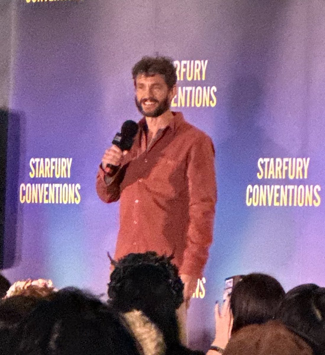 blessedapollo's tweet photo. Made Hugh laugh with the Hannigram dolls at the meet &amp; greet and it was like basking in the light of the sun! 🫠 HE TOOK A PIC OF THEM WITH HIS PHONE! 🤣🤭 I couldn't stop giggling! HIS SMILE AND LAUGH ARE SO BEAUTIFUL I can't stop thinking about it 🥹🥹🥹 (and his necklace! 👹) https://t.co/Z6tUTY4Rud