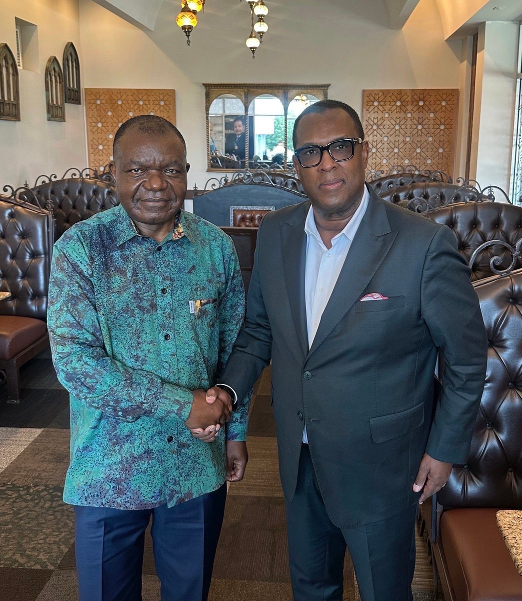 Entretien ce vendredi entre Nzanga Mobutu et le Prof. Mbuyamu Matungulu.