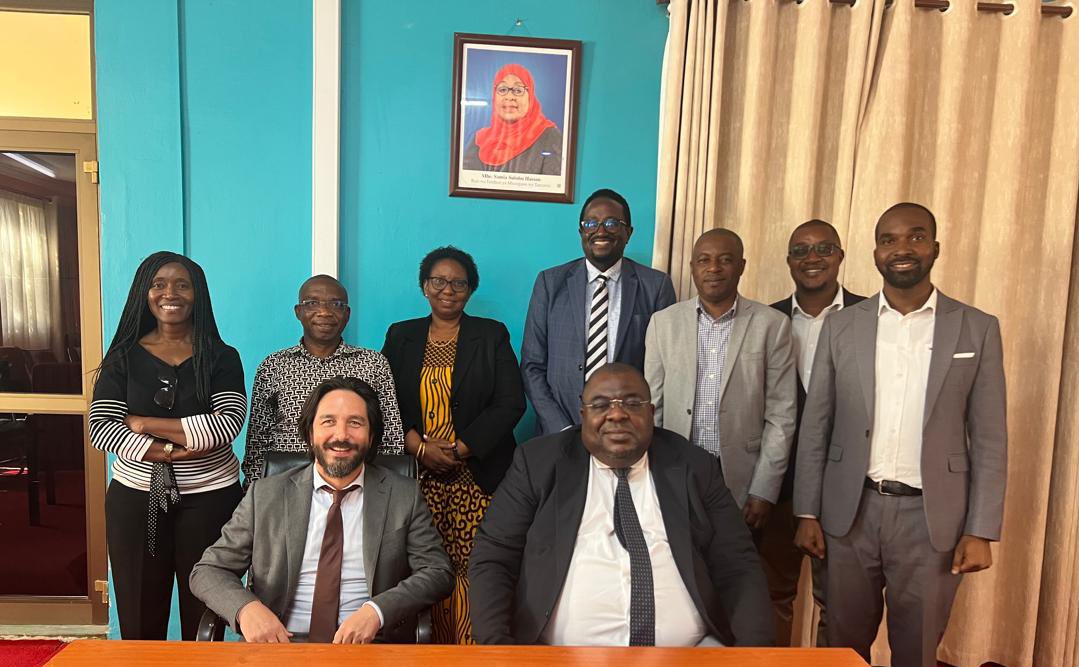 WFP_Tanzania's tweet image. @WFP_Tanzania Country Director met with NFRA CEO Dr. Andrew Komba to reflect on achievements of the WFP & NFRA collaboration and discuss future opportunities to strengthen joint efforts in enhancing food security and supporting smallholder farmers in Tanzania. 🇹🇿
#ZeroHunger