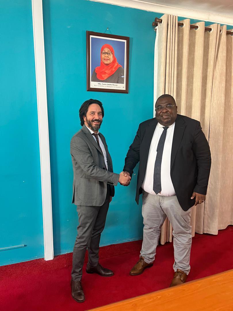 WFP_Tanzania's tweet image. @WFP_Tanzania Country Director met with NFRA CEO Dr. Andrew Komba to reflect on achievements of the WFP & NFRA collaboration and discuss future opportunities to strengthen joint efforts in enhancing food security and supporting smallholder farmers in Tanzania. 🇹🇿
#ZeroHunger