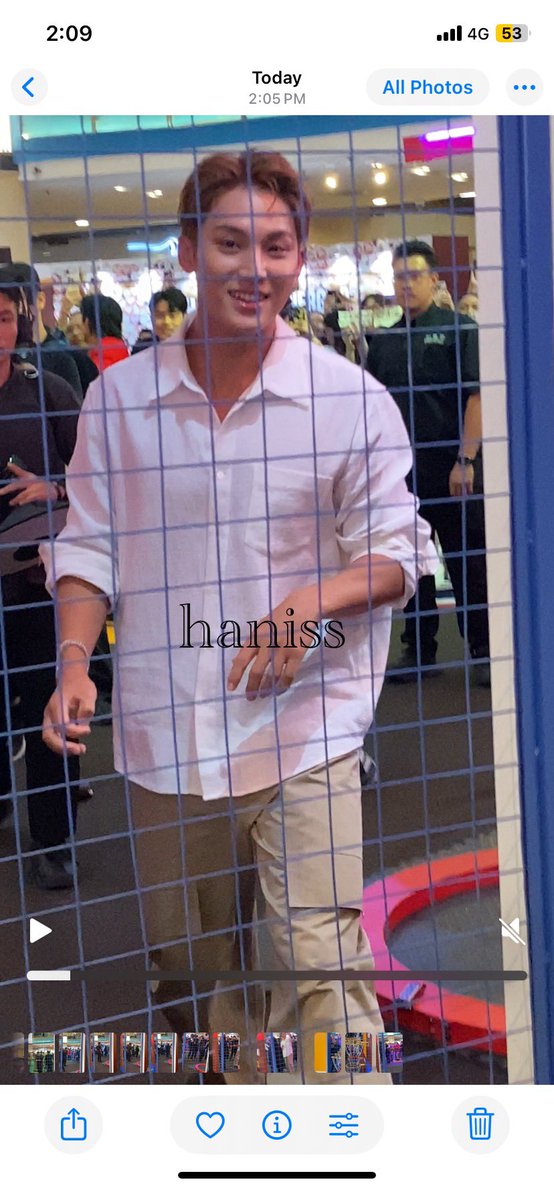 digitldiarywwo's tweet photo. mingyu in front of me 😭😭😭😭😭 https://t.co/kIFjZyUE7N