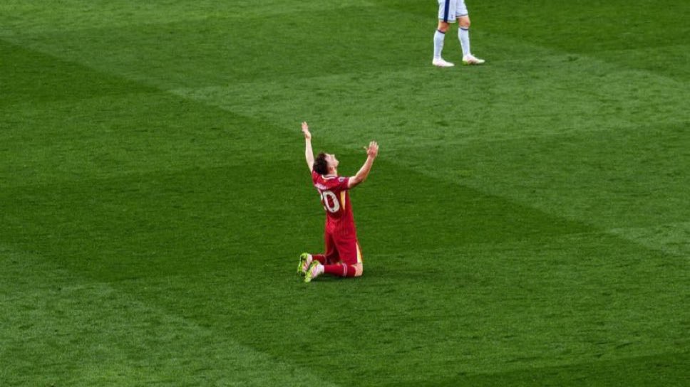 jamescutlan's tweet photo. Some of these tributes are choking me up. Thinking of Diogo and Andre’s family and friends in this moment/today 😔
.
#RIPDiogo #Slotter #LFC #YNWA 🔴🫶🏼 https://t.co/XNLStgFQGM