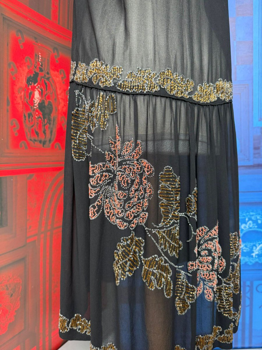 Selling my flapper dress today for <a href="/BBCCiN/">BBC Children in Need</a> 
Quick…the auction starts at 10am!! 
👇
the-saleroom.com/en-gb/auction-…